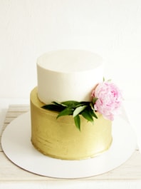 Золотой свадебный торт без мастики