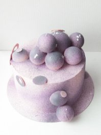 Торт «Вселенная» с велюром и шоколадными шарами